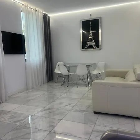 Nyaraló Deluxe House *